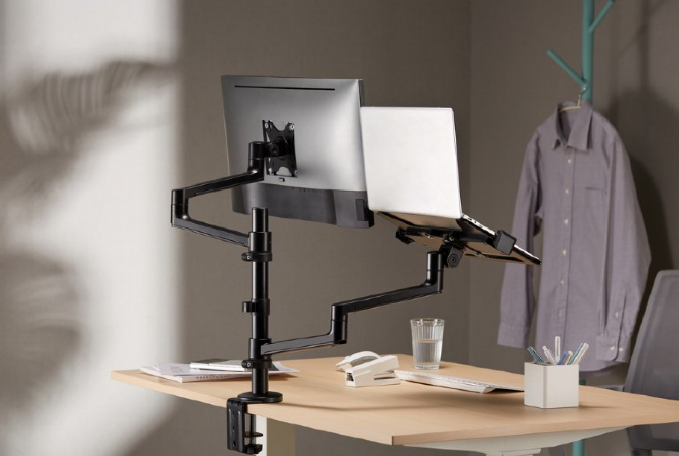 Monitor mount Gembird Desk Mounted Adjustable monitor arm with Notebook  Tray - Monitor mounts - Computer accessories